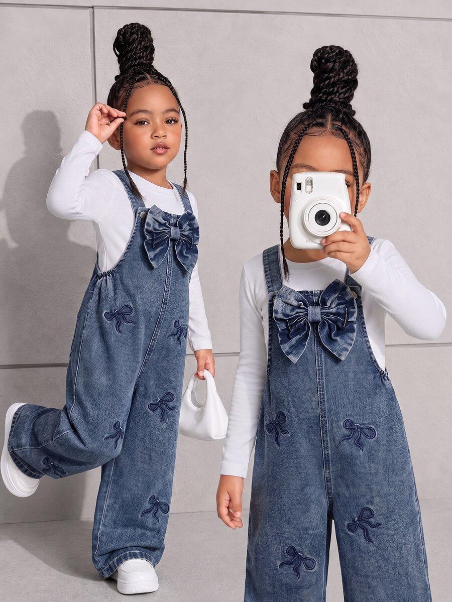 SHEIN 女童牛仔連身褲 四季時尚百搭設計 復古西部牛仔女孩風 中藍色 胸前3D大蝴蝶結搭配淺藍色刺繡 秋季款