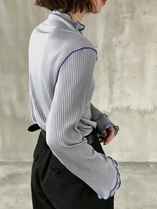 FRIFUL 女款撞色小高領長袖羅紋紋理布料袖子 2 合 1 設計撞色包邊縫線寬鬆休閒百搭 T 恤 秋冬女裝 - 灰色 - 查看 7