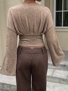 Siren Gaze 女款優雅休閒深V領抓皺長喇叭袖T恤，老錢風羅紋針織短版上衣，適合秋季、夜晚外出、早午餐、外訪，卡其色 - 駝色 - 查看 2
