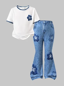 SHEIN 女童休閒日常穿著深藍色木槿花刺繡圖案白藍對比針織上衣，平滑挺括面料，圓領蕾絲飾邊短袖上衣，高腰喇叭長褲兩件套，女童外出休閒套裝 - 白色 - 查看 6