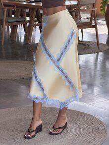 Sindi Myftari 女款優雅淺黃色緞面蕾絲飾邊裙，夏季不對稱開衩度假穿搭，適合海灘、派對、早午餐、婚禮賓客 - 黃色 - 查看 3