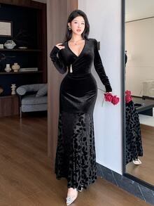 Modelyn Vintage V-Neck Velvet Jacquard Metal Buckle Decor Long Sleeve Slim Fit Flattering A-Line Midi Dress For Women, Elegant Formal - Black - View 8