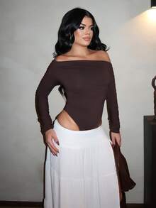 Dayanna Comas Bodysuit Wanita Lengan Panjang Model Bahu Terbuka dengan Detail Kerut dan Warna Polos - Coffee Brown - View 1