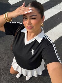 Muchica 大尺碼女款夏季休閒運動通勤黑白對比色騎士印花V領寬鬆T恤 - 黑與白 - 查看 3