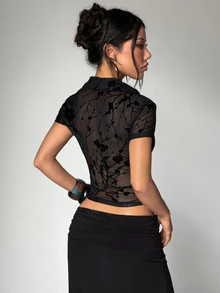 EgrlEra Blusa gótica sexy de verano con efecto aterciopelado, calado, transparencia y estampado floral negro para Halloween y salidas nocturnas - Negro - Ver 4