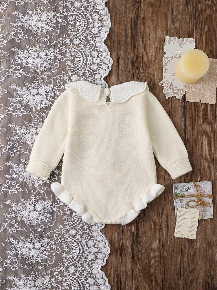 SHEIN Bộ romper len cho bé màu trắng, tay dài, cổ viền sò, đính nơ ren và bèo nhún - trắng - Xem 2