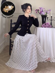 Modelyn طقم ملابس مكتبية أنيق للخريف/الشتاء مكون من ملابس علوية بأكمام طويلة وياقة دائرية وأزرار معدنية مع تنورة واسعة بنقشة نقاط بلون أسود وأبيض متباين - أبيض وأسود - مشاهدة 6
