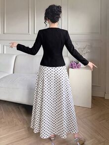 Modelyn طقم ملابس مكتبية أنيق للخريف/الشتاء مكون من ملابس علوية بأكمام طويلة وياقة دائرية وأزرار معدنية مع تنورة واسعة بنقشة نقاط بلون أسود وأبيض متباين - أبيض وأسود - مشاهدة 8