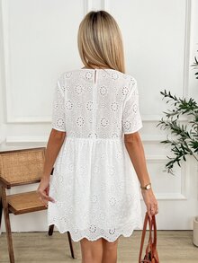 Easowa 休閒隨性優雅通勤女款洋裝，可追溯棉質面料搭配刺繡紋理，寬鬆A字短洋裝 - 白色 - 查看 9