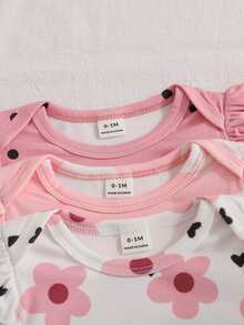 SHEIN Playful Pals 3件組女嬰春秋休閒甜美可愛連身衣，花朵、雲朵、愛心、經典復古圓點滿版印花，露肩3D剪裁荷葉袖，腰部固定裝飾蝴蝶結，下擺荷葉邊細節長袖連身衣 - 粉色 - 查看 3