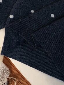 SHEIN 1件女童毛衣，時尚簡約圓領套頭衫，波點提花＋刺繡蝴蝶設計，溫柔清新可愛風，適中厚度，整齊下擺與羅紋袖口，觸感滑順，易穿脫，適合日常穿著、外出、上學等場合，秋冬穿搭 - 藏蓝色 - 查看 7