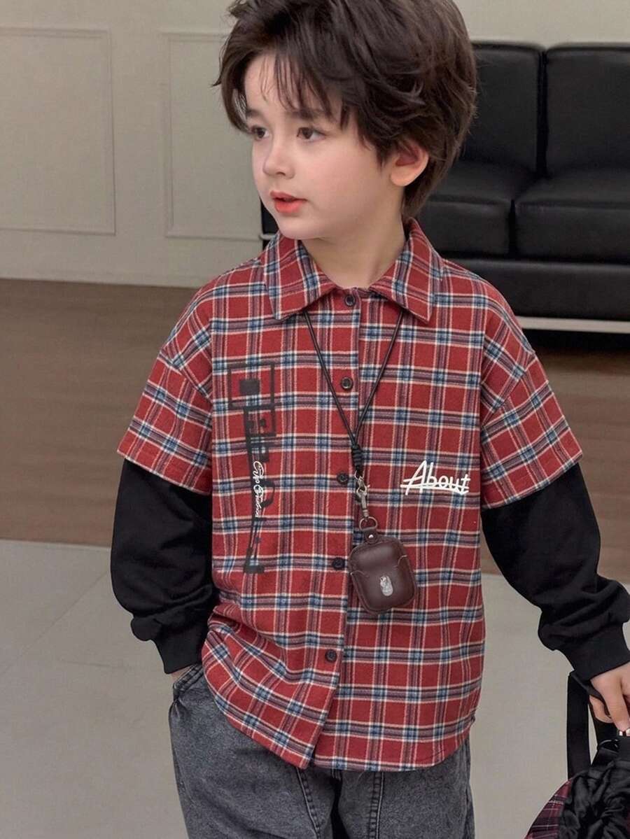 Dazy Kids قميص أساسي فضفاض كاجوال بنقشة مربعات وتصميم كتل لونية مرقعة للأولاد (كبير)، خريف/شتاء - الأحمر - مشاهدة 1