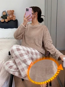 DAZY 女款純色圓領長袖上衣與格紋口袋長褲睡衣套裝 秋季 - 卡其色 - 查看 1