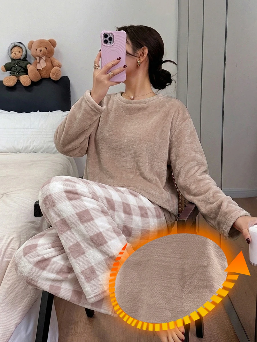 DAZY 女款純色圓領長袖上衣與格紋口袋長褲睡衣套裝 秋季 - 卡其色 - 查看 1