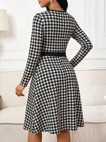 SHEIN Lady 女款千鳥格休閒日常夏季中長洋裝 - 黑與白 - 查看 2