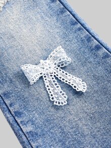 大女孩蕾絲蝴蝶結裝飾、愛心刺繡、深藍色水洗、秋冬、可愛、學校、返校季 Y2K 風格彈性喇叭牛仔褲，磨損毛邊愛心復古丹寧工藝，時尚百搭，適合四季 - 中等水洗藍 - 查看 4
