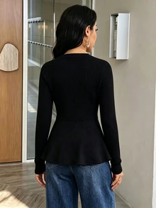 Modelyn ملابس علوية نسائية سوداء بياقة على شكل حرف V وأزرار مفردة وأكمام طويلة مضلعة مع خصر مشدود وحافة مكشكشة، بقصة ضيقة، مناسبة للتنقل والمواعيد والارتداء اليومي، خريف/شتاء - الأسود - مشاهدة 3