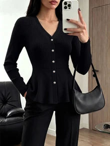 Modelyn ملابس علوية نسائية سوداء بياقة على شكل حرف V وأزرار مفردة وأكمام طويلة مضلعة مع خصر مشدود وحافة مكشكشة، بقصة ضيقة، مناسبة للتنقل والمواعيد والارتداء اليومي، خريف/شتاء - الأسود - مشاهدة 6