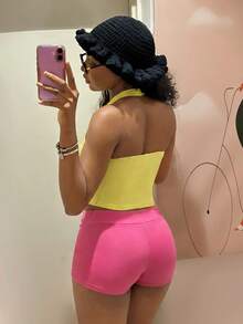 Fiercella Fiercella 女款春夏兩件套 黃色背心與藍色短褲 HypeZone-D 細肩帶背心上衣 短褲正面字母印花裝飾 性感修身 適合運動休閒度假娛樂 - 黃色 - 查看 2