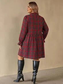 SHEIN CURVE+ فستان كاجوال للنساء بمقاس كبير بنقشة مربعات وأكمام بكشكشة ومرونة عالية لعيد الميلاد - الأسود - مشاهدة 3