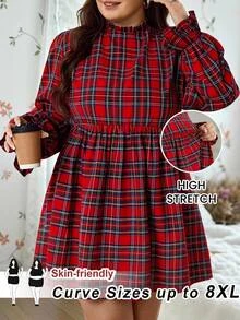 SHEIN CURVE+ فستان كاجوال للنساء بمقاس كبير بنقشة مربعات وأكمام بكشكشة ومرونة عالية لعيد الميلاد - الأسود - مشاهدة 6