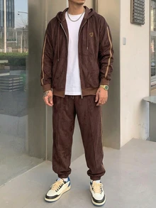 DAZY Set Pakaian Luar Pria Musim Semi/Gugur: Jaket Berkerudung Depan Terbuka dengan Kain Suede Cokelat, Jahitan Samping, Dekorasi Webbing Warna Kontras, dan Celana Panjang Pinggang Elastis dengan Manset. - Coklat - View 4
