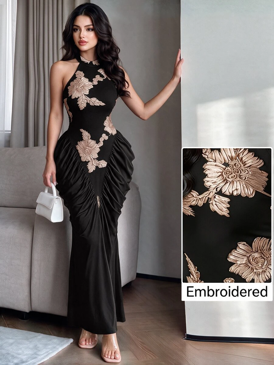 Modelyn 棕色網眼提花刺繡露背掛脖修身抓皺收腰設計時尚優雅長洋裝 - 黑色和金色 - 查看 1