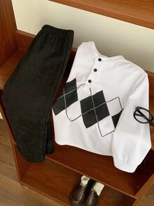 SHEIN 2件組兒童小男孩秋冬休閒學院風菱格紋長袖 Polo 衫與燈芯絨長褲套裝，適合秋冬、返校、派對、街頭風、度假、外出 - 黑色 - 查看 7
