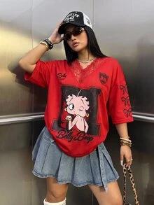 Betty Boop x SHEIN 大尺碼女款 V 領蕾絲蝴蝶結卡通印花休閒百搭日常 T 恤網紗上衣，紅色 Y2K 上衣 - 紅色 - 查看 1