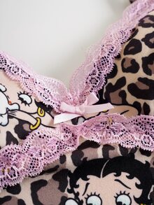 Betty Boop x SHEIN طقم بيجامة نسائي من الحرير مكون من ملابس علوية كامي بتصميم بقع النمر والدانتيل وشورت - بني - مشاهدة 5