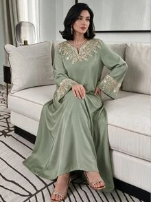 Al Najma 女款端莊優雅長洋裝 春秋款 鼠尾草綠 V領 金色刺繡 袖口刺繡 寬鬆飄逸 適合宴會、下午茶、派對 - 綠色 - 查看 2