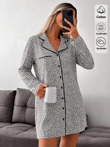 SHEIN فستان نوم نسائي بطبعة نمر مع خطوط متباينة وأزرار أمامية وأكمام طويلة ناعم وقابل للتمدد - متعدد الألوان - مشاهدة 1