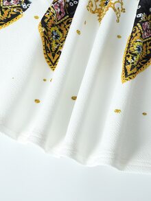 SHEIN فستان كاجوال للبنات الصغيرات برقبة هالتر وطبعة تأثير خاص من قماش محبوك - أبيض - مشاهدة 5