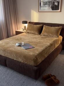 2/3 Piece Coffee Brown Velvet Fitted Sheet Set, Warm And Soft, Solid Color Velvet Bedding Set, Available Sizes: Extra Large, Large, Standard Double, Single, Luxurious Ultra Soft Comfortable Base Fabric, 11.8 Inch Deep Pocket Design, Suitable For Autumn, Winter And Spring, Set Includes 1 Fitted Sheet And 1/2 Pillowcases, Dorm Bedding, Back To School Bedding - Coffee Brown - View 2
