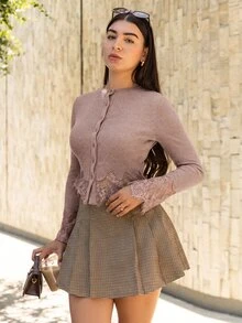 Andrea Bello 女款圓領長袖對比蕾絲單排扣T恤 - 卡其色 - 查看 4