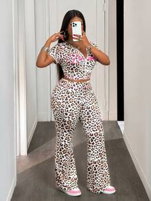 Veslaya Conjunto de 2 piezas de top corto con cremallera delantera y pantalones campana con estampado de leopardo y diseño de letras para mujer talla grande, nuevo verano 2025 - Multicolor - Ver 8