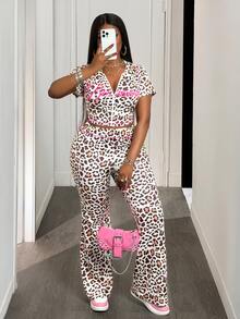 Veslaya Conjunto de 2 piezas de top corto con cremallera delantera y pantalones campana con estampado de leopardo y diseño de letras para mujer talla grande, nuevo verano 2025 - Multicolor - Ver 3