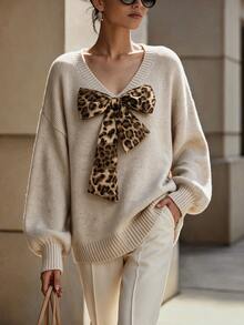 SHEIN LUNE كنزة نسائية أنيقة فرنسية بياقة V وطبعة نمر، مع فيونكة من القماش وأكتاف منسدلة وأكمام فانوس فضفاضة وحافة مضلعة، رمادية بطبعة نمر، مناسبة للبرانش والخريف - متعدد الألوان - مشاهدة 1