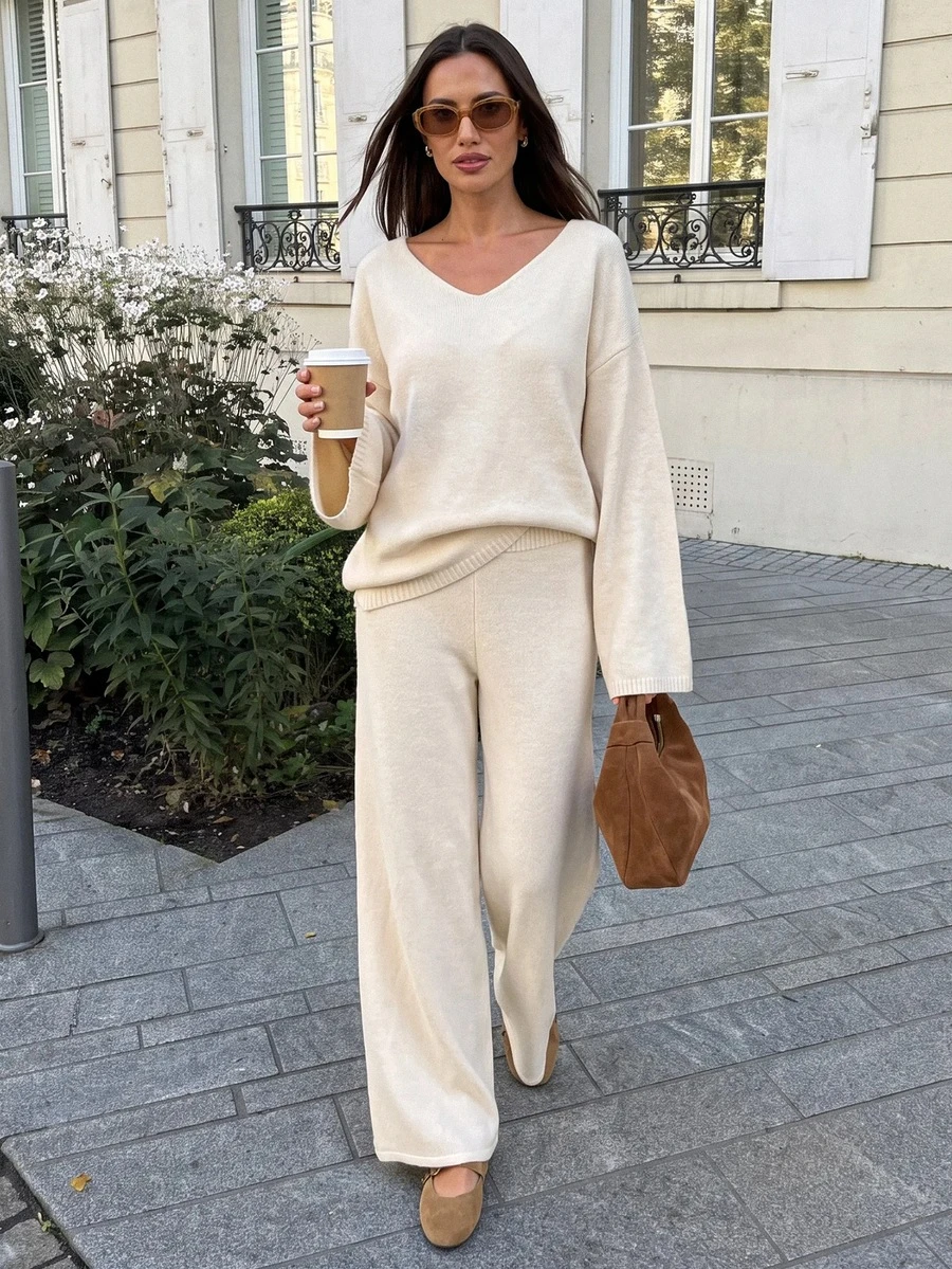 SHEIN طقم نسائي من قطعتين كنزة صوفية فضفاضة مريحة وكاجوال مع بنطال صوف واسع الساق باللون البيج - بيج - مشاهدة 1