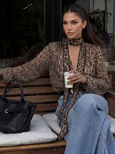 Firerie Blusa de gasa con estampado de leopardo vintage, cuello en V profundo, cuello halter, manga acampanada holgada, top casual