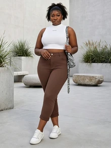 CurvyTilda بنطلون جينز أبيض مطاطي ضيق قصير للنساء مقاس كبير - بني - مشاهدة 2