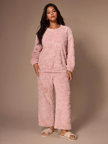 Lazeform Women's Sweet Heart Jacquard Plush Pajama Set, Round Neck Long Sleeve Top And Long Pants, Plus Size Loungewear 2-Piece Set - Pink - View 4