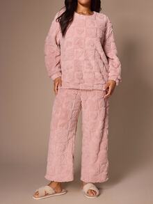Lazeform Women's Sweet Heart Jacquard Plush Pajama Set, Round Neck Long Sleeve Top And Long Pants, Plus Size Loungewear 2-Piece Set - Pink - View 3