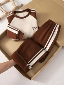 SHEIN 青少年女孩抓絨秋季套裝運動衫，長袖黑白棕色羅紋袖口、下擺領口，側邊飾帶，蝴蝶結校園可愛運動風 - 棕色 - 查看 7