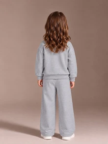 SHEIN 女童 4-7 歲棕色蝴蝶結運動衫套裝，2025 秋季 INS 風格休閒運動風 2 件式運動衫與運動長褲，幼兒生日穿搭套裝 - 淺灰色 - 查看 2