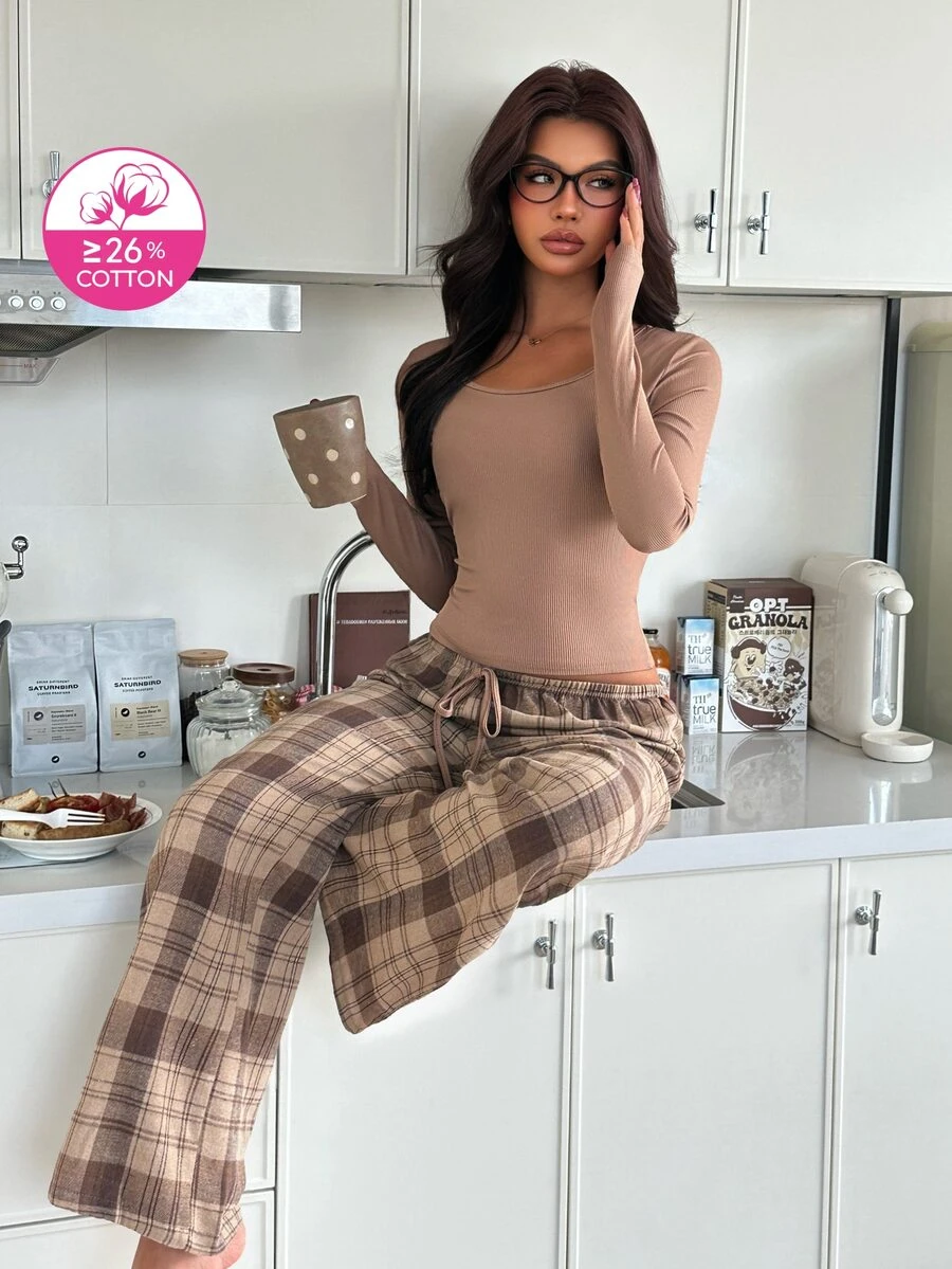 ZzzCrew طقم بيجامة من قطعتين: ملابس علوية ضيقة بأكمام طويلة بلون سادة بتصميم بسيط & بنطال واسع الساق بنقشة كاروهات عتيقة - بني - مشاهدة 1