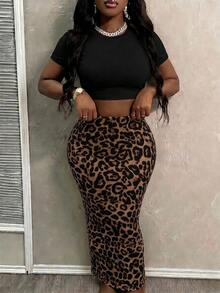 Slaydiva Plus Size Women's Solid Color Cropped Round Neck Short Sleeve T-Shirt And Leopard Print Fitted Skirt 2pcs Set - Multicolor - View 3