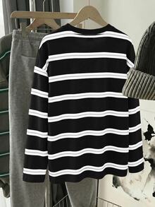 SHEIN CURVE+ 2026 大尺碼女款圓領露肩長袖條紋寬鬆休閒對比色條紋長袖T恤，適合旅行、返校、街頭風與Y2K風格穿搭 - 黑色 - 查看 2