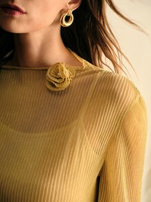 MOTF PREMIUM WOMEN'S SOLID COLOR 3D FLORAL DECOR LONG SLEEVE ELEGANT T-SHIRT - Champagne - View 1