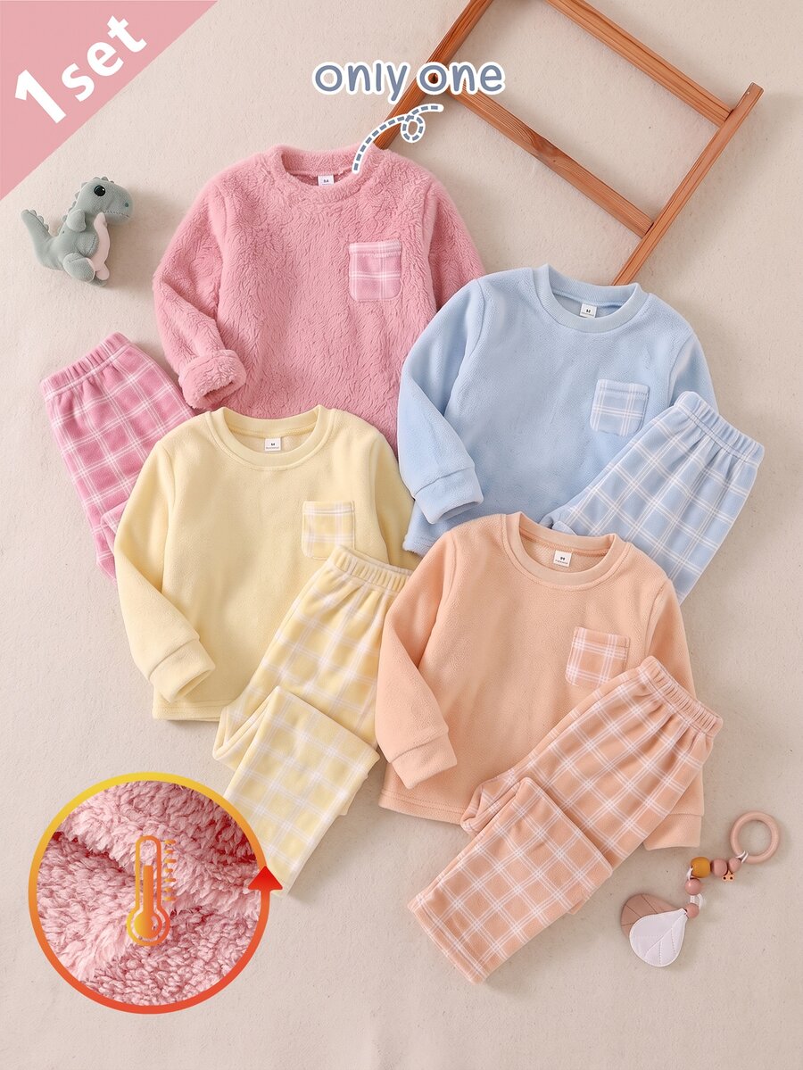 SHEIN 秋冬雙面抓絨加厚粉色毛絨圓領長袖上衣（附胸前口袋）搭配時尚甜美粉白格紋長褲，休閒舒適柔軟 2 件式女童家居睡衣套裝 - 粉色 - 查看 1